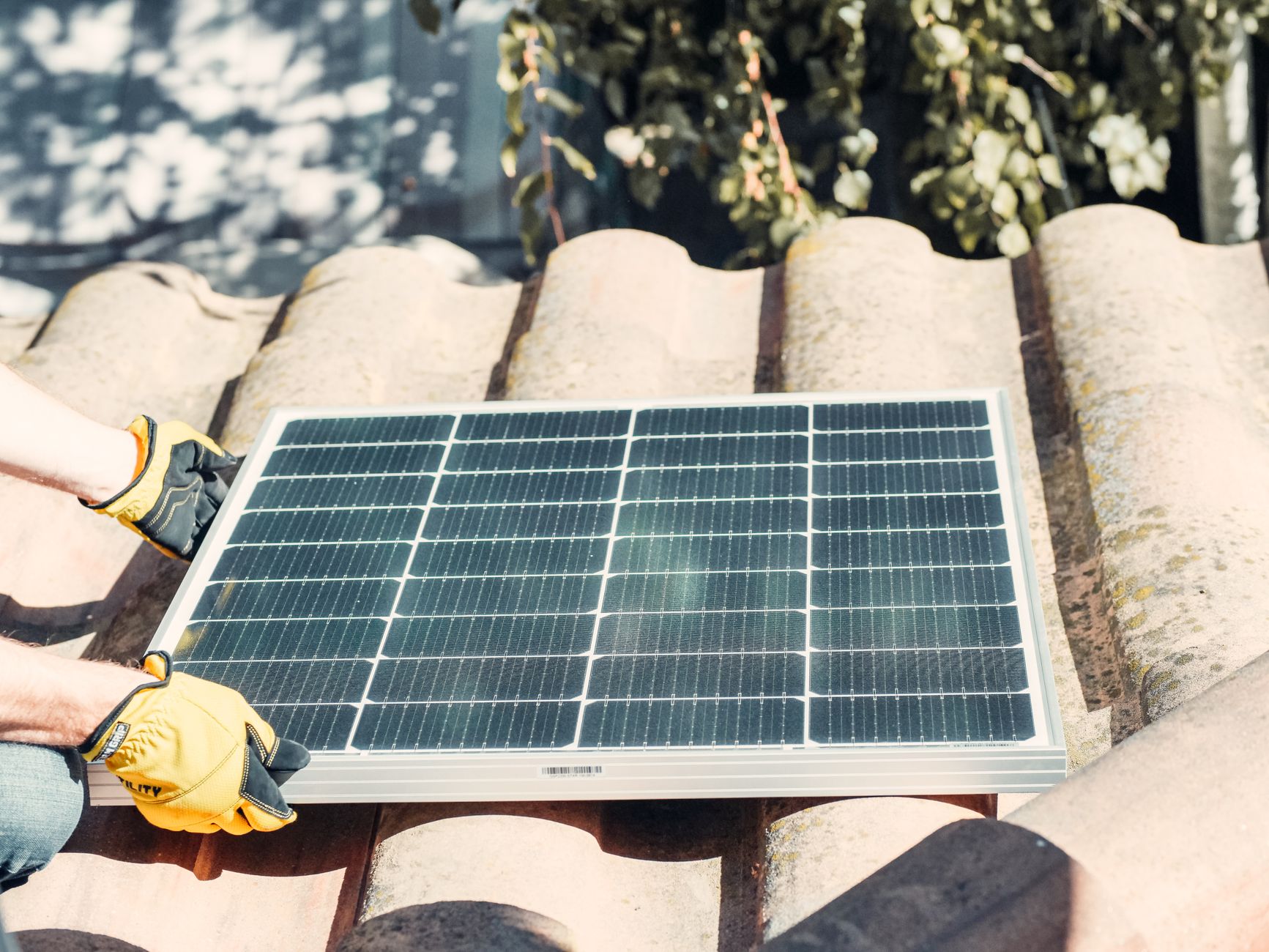 Installateur panneaux solaires équipe à Colmar